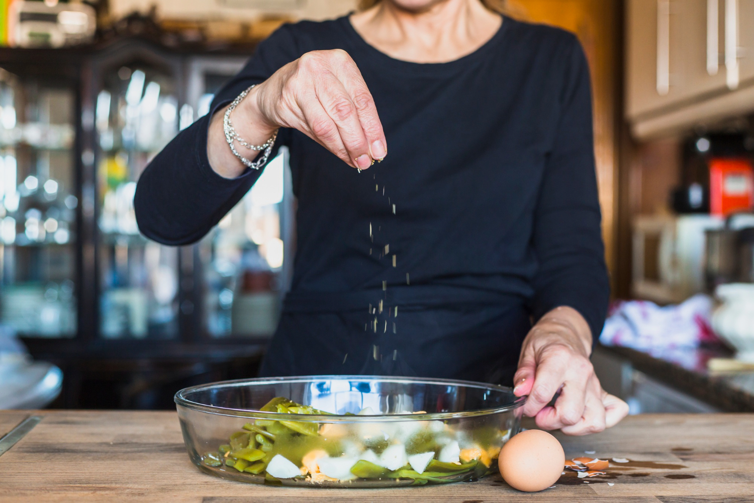 How salt works in cooking chef adding salt to ingredients