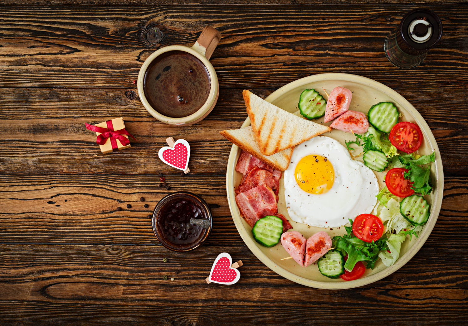 Best high-protein breakfast foods including eggs, Greek yogurt, oats, and berries.