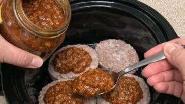 Slow Cooker Chili Cheese Burgers