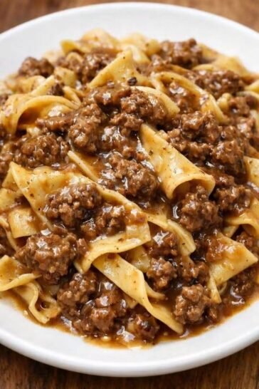 Slow Cooker Hamburger Gravy Noodles
