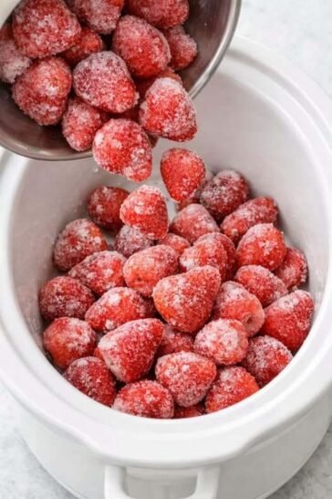 Slow Cooker Vintage Strawberry Cobbler