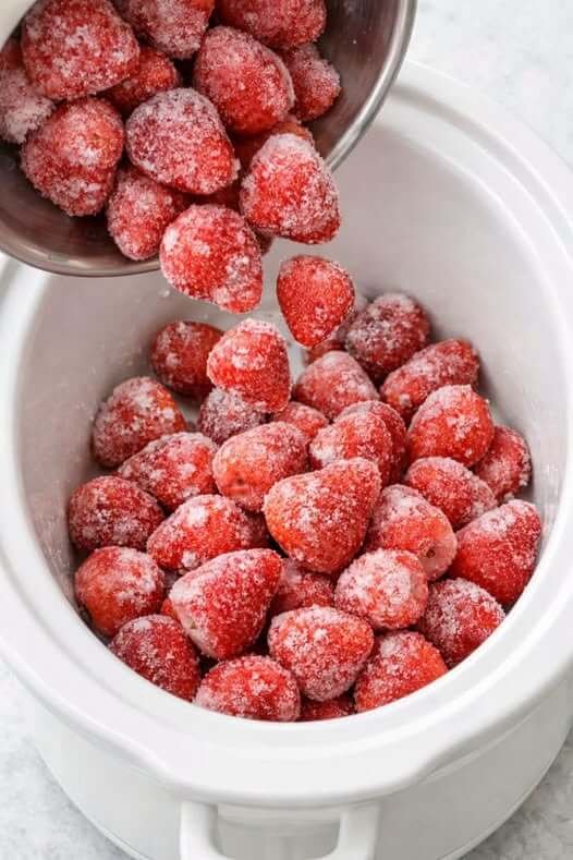 Slow Cooker Vintage Strawberry Cobbler